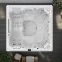 Atlas Outdoor Whirlpool auf Terrasse