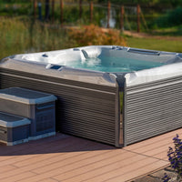 Everest Whirlpool Outdoor auf Terrasse