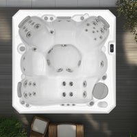 Wellis Whirlpool Outdoor auf Terrasse