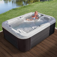 Wellis Mars Outdoor Whirlpool WSG im Garten