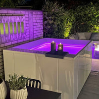 Paolo Minimalista im Garten beleuchtet