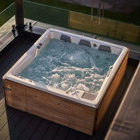 Persea USSPA auf Terrasse mit Wasser