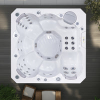 Wellis Prague Whirlpool auf Terrasse