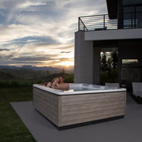 Stil 7 Outdoor Whirlpool Bullfrog in Timber